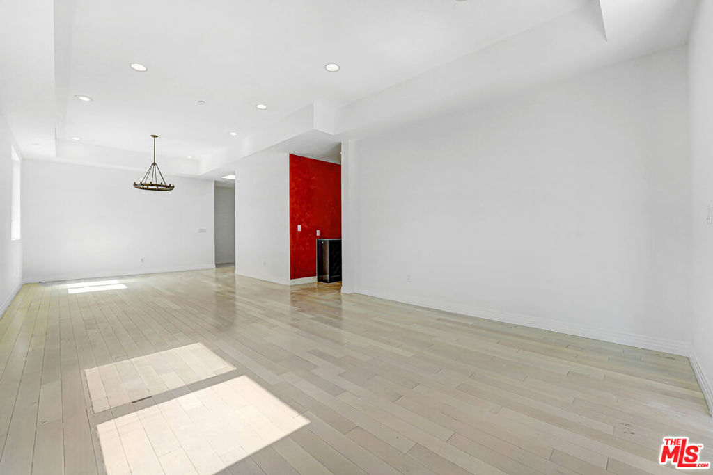 819 S Holt Avenue Ph Property Photo 7