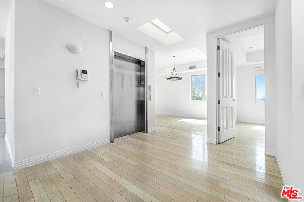 819 S Holt Avenue Ph Property Photo 8