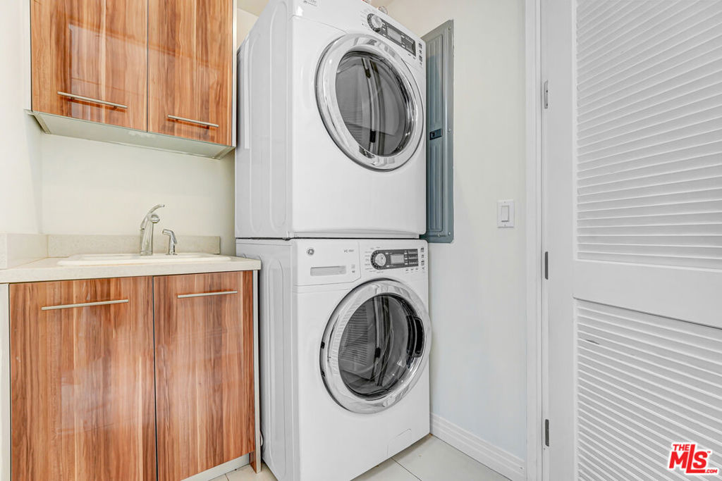 819 S Holt Avenue Ph Property Photo 11