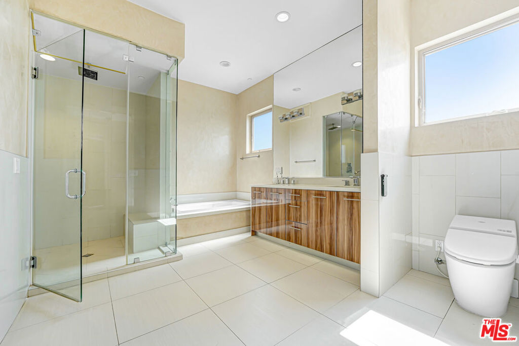 819 S Holt Avenue Ph Property Photo 17