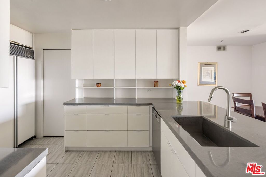 10724 Wilshire Boulevard 712 Property Photo 11