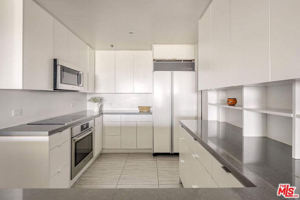 10724 Wilshire Boulevard 712 Property Photo 12