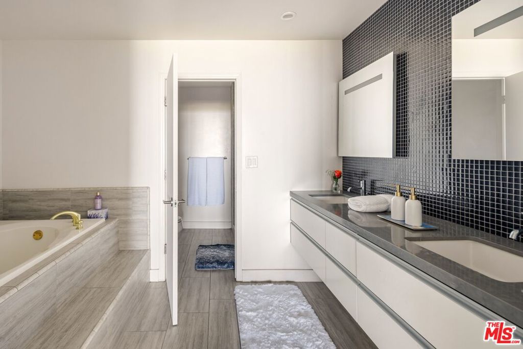 10724 Wilshire Boulevard 712 Property Photo 23