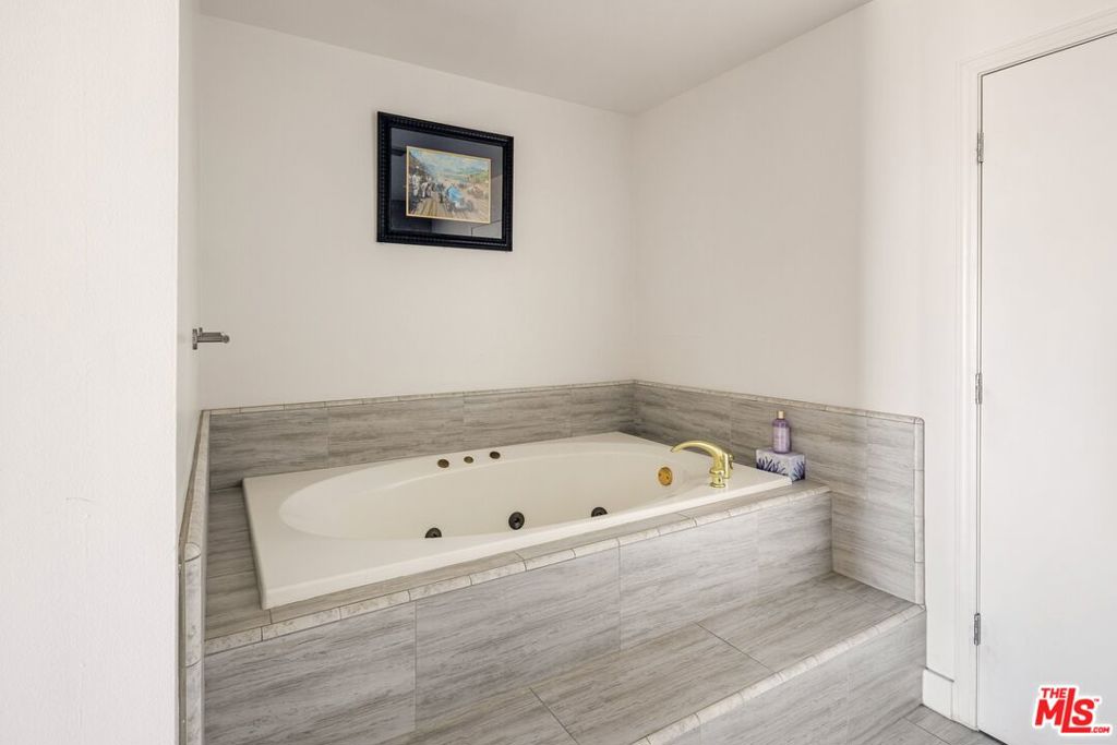 10724 Wilshire Boulevard 712 Property Photo 25