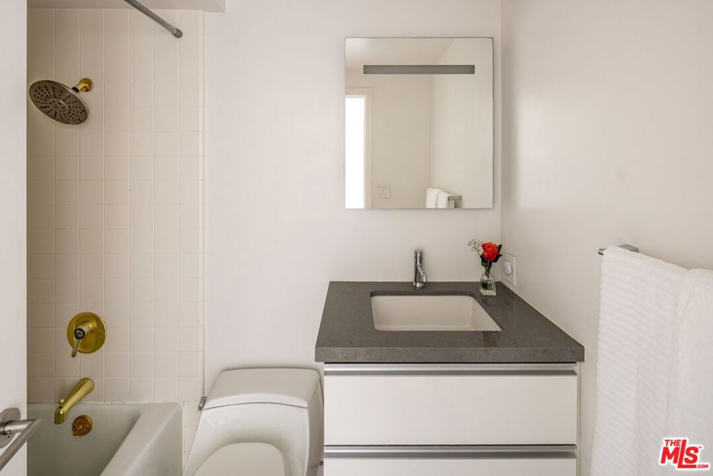 10724 Wilshire Boulevard 712 Property Photo 31