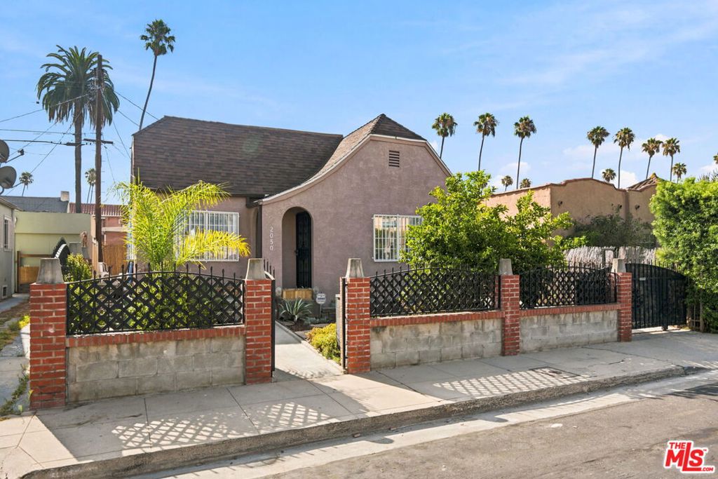 2050 Claudina Avenue Property Photo 3