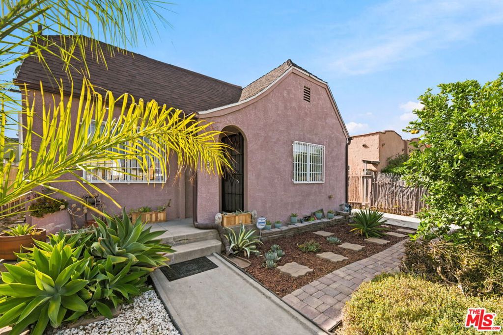 2050 Claudina Avenue Property Photo 4