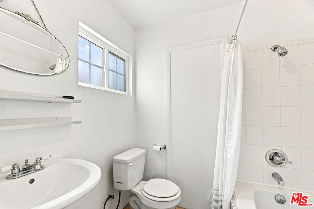 2050 Claudina Avenue Property Photo 12
