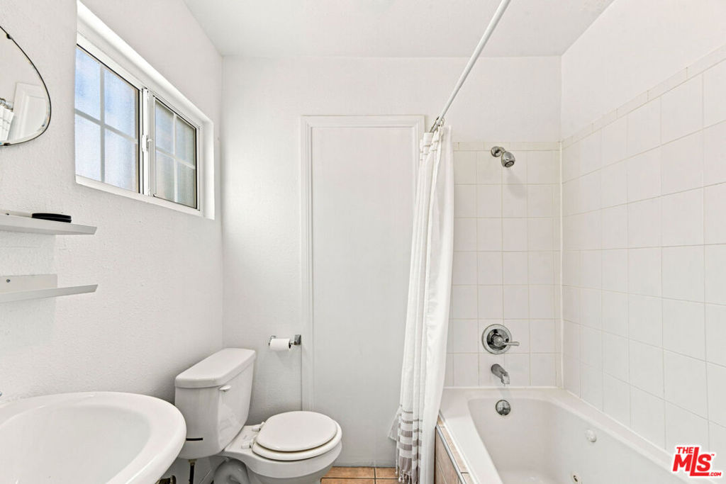 2050 Claudina Avenue Property Photo 13
