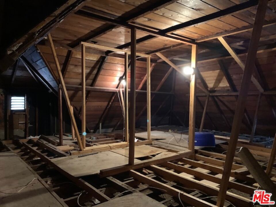 2050 Claudina Avenue Property Photo 25