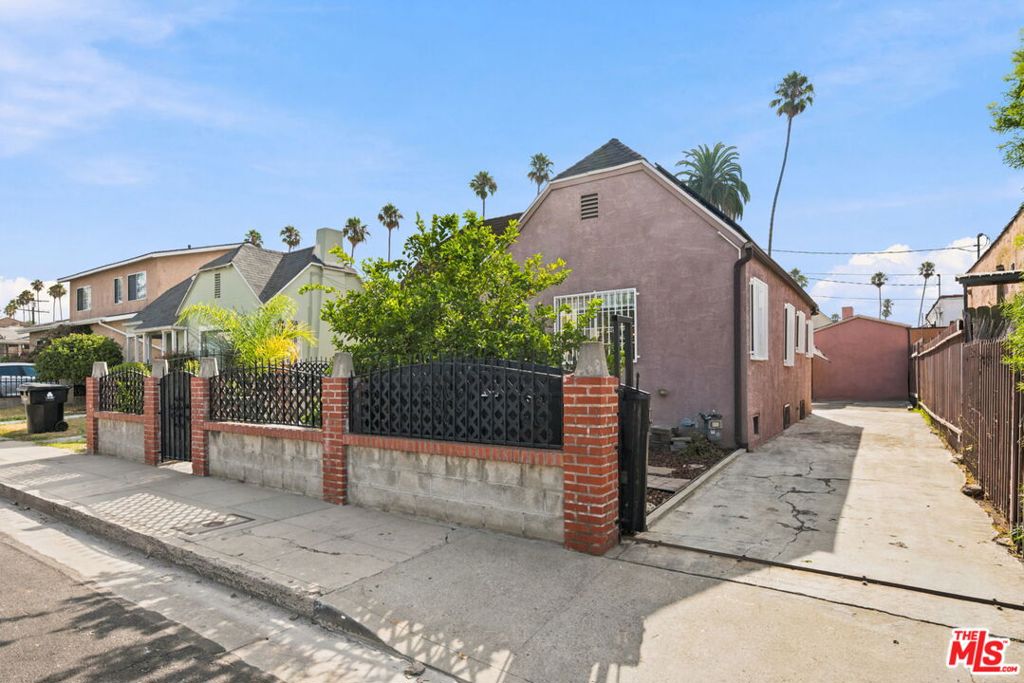 2050 Claudina Avenue Property Photo 27