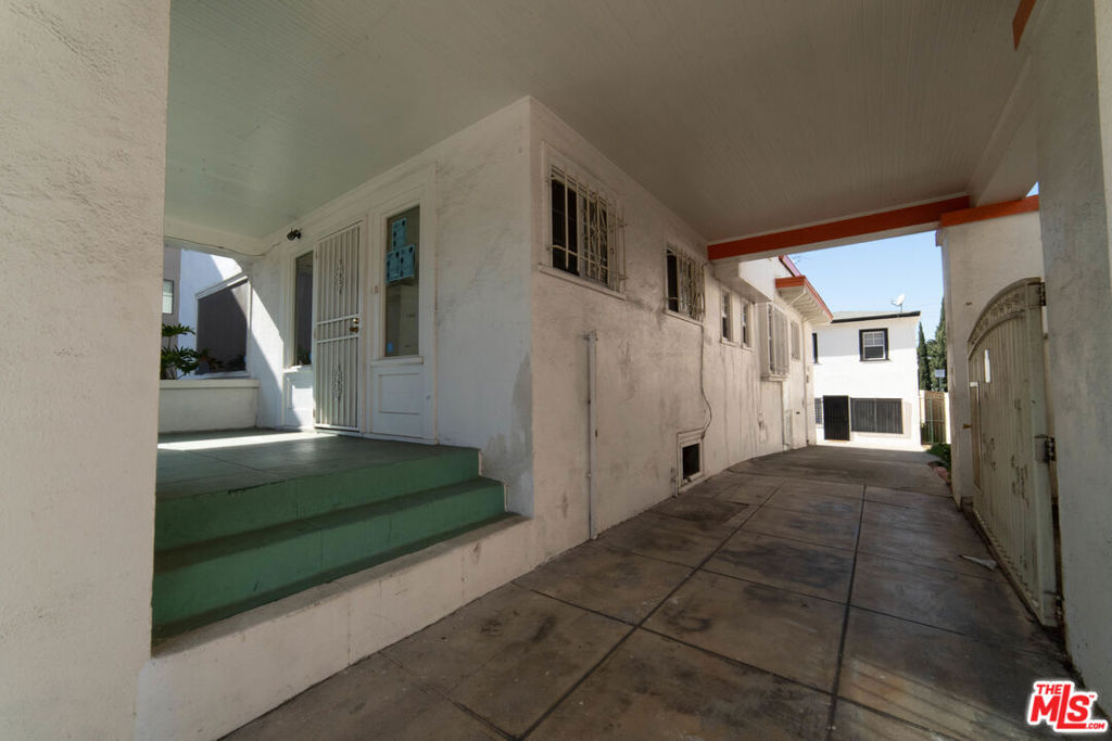 523 S Wilton Place Property Photo 10