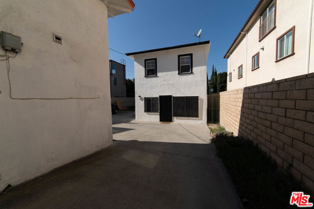 523 S Wilton Place Property Photo 12
