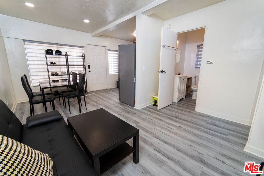 523 S Wilton Place Property Photo 18