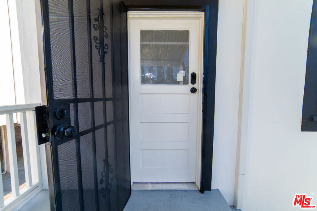523 S Wilton Place Property Photo 25