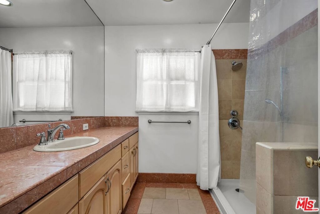 315 26th Street Property Photo 25