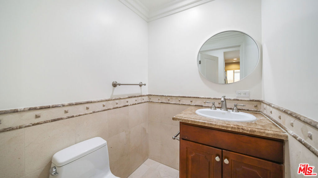 2306 Fox Hills Drive 103 Property Photo 30