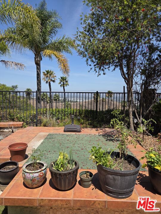 810 S Shanada Court Property Photo 4