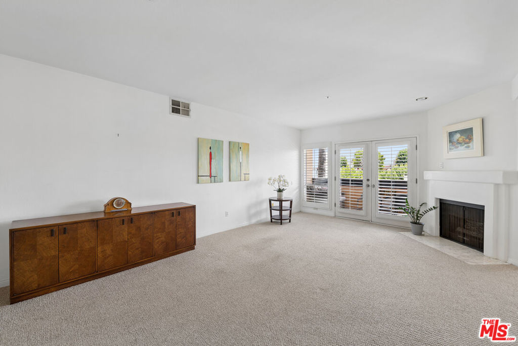 5224 Zelzah Avenue 209 Property Photo 4