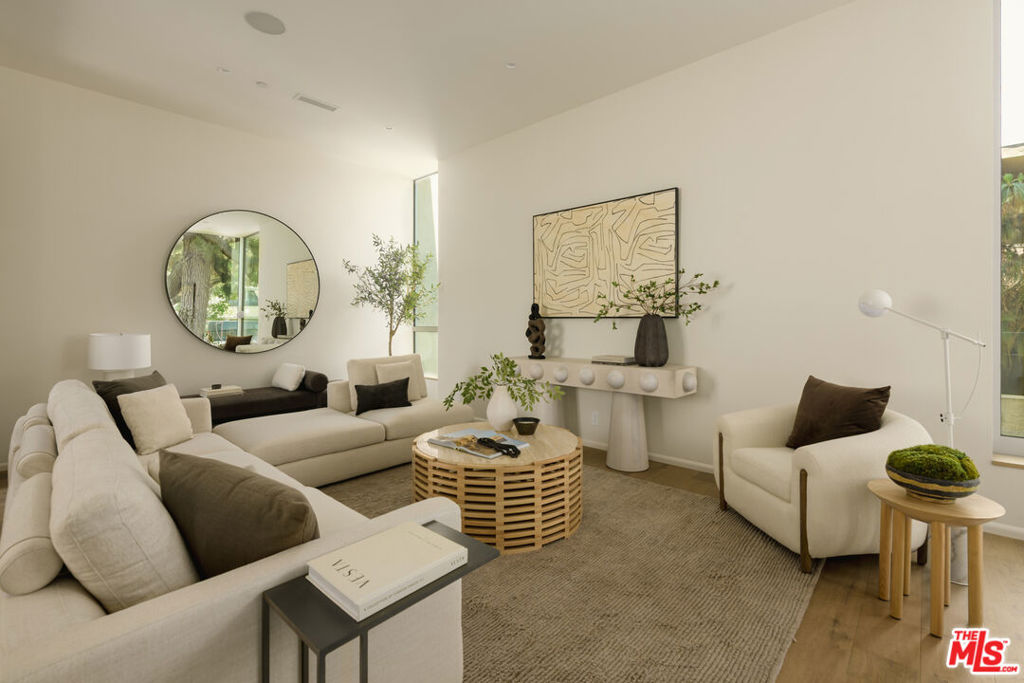 1125 Sanborn Avenue Property Photo 11