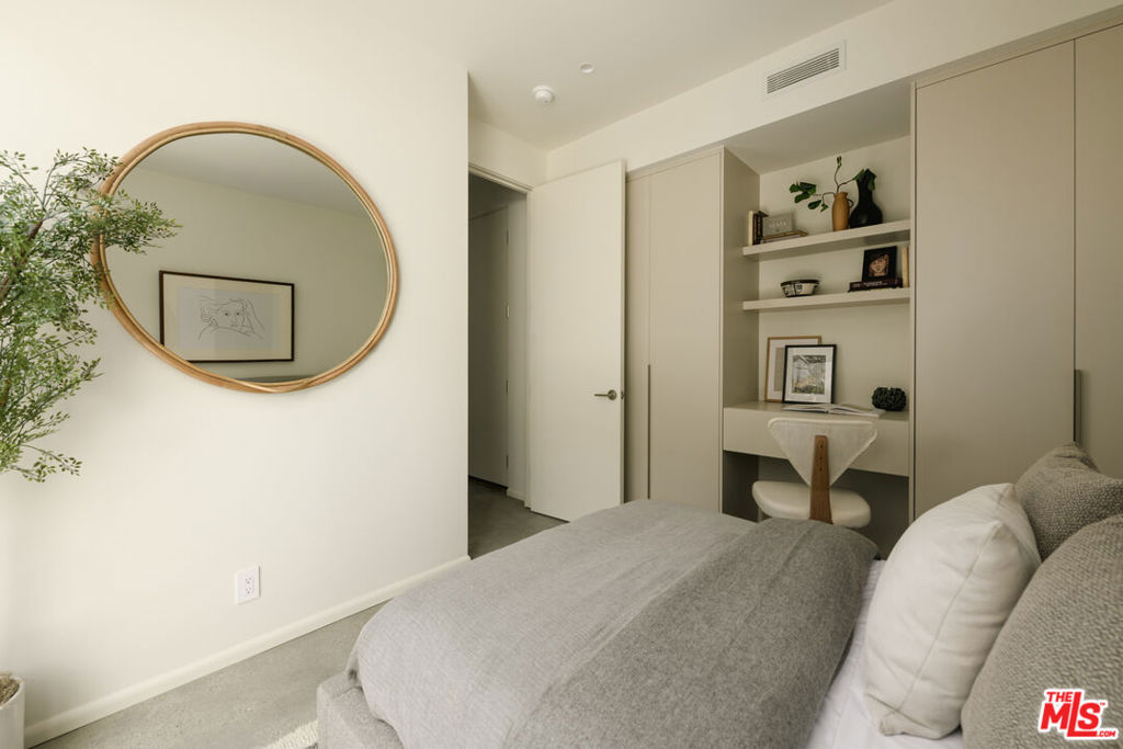 1125 Sanborn Avenue Property Photo 15