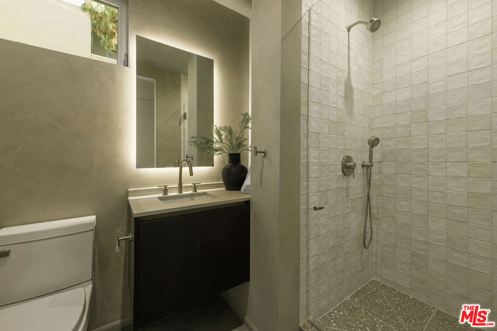 1125 Sanborn Avenue Property Photo 17