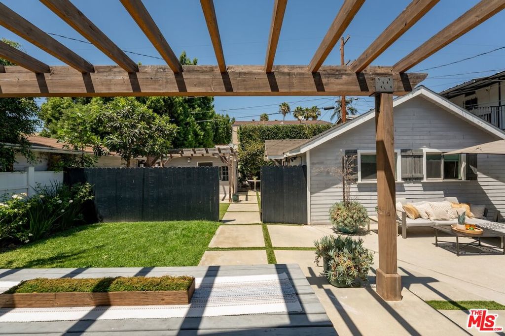 6607 De Longpre Avenue Property Photo 55