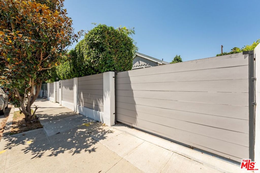 6607 De Longpre Avenue Property Photo 59