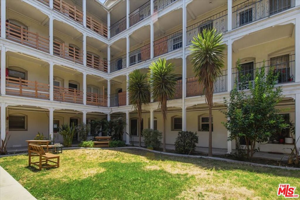 4125 S Figueroa Street 119 Property Photo 2