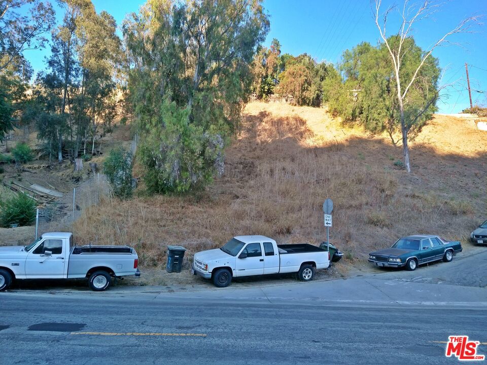 1000 N Gage Avenue Property Photo 4