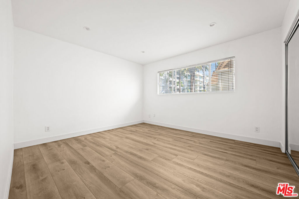 136 S Palm Drive 201 Property Photo 8