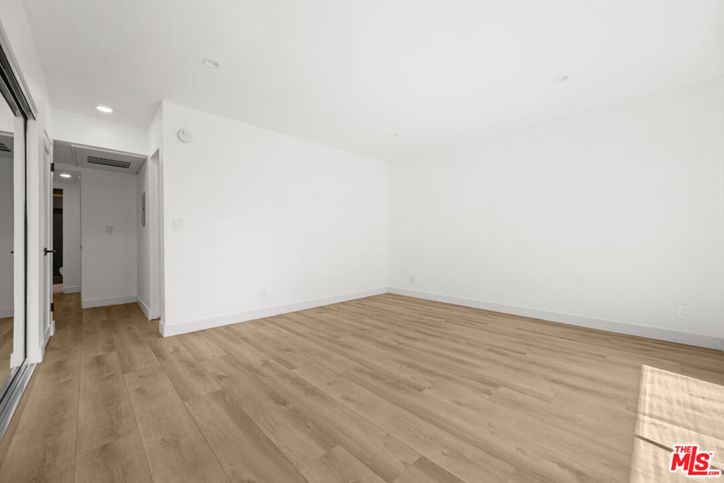 136 S Palm Drive 201 Property Photo 12