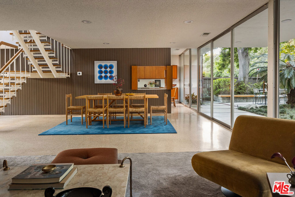 9080 Wonderland Park Avenue Property Photo 4