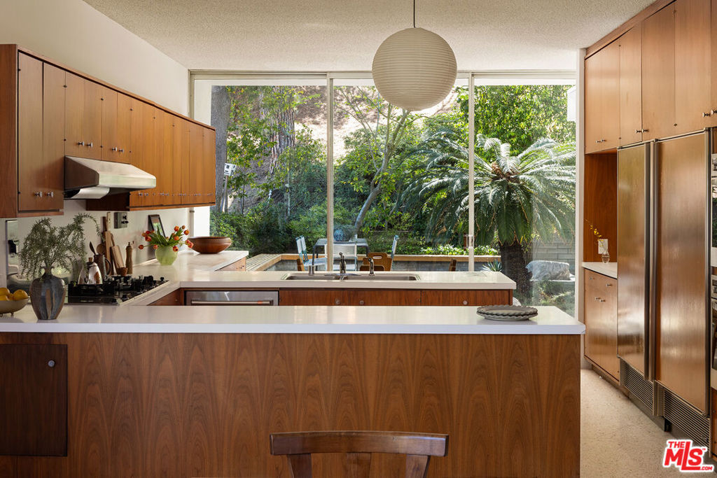 9080 Wonderland Park Avenue Property Photo 9