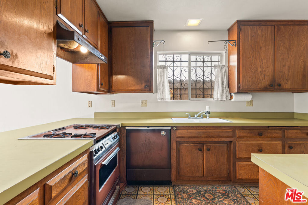 3221 Thatcher Avenue Property Photo 7