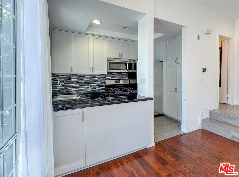 1733 Malcolm Avenue 7 Property Photo 3