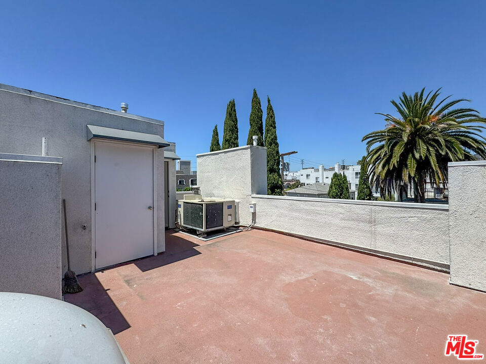 1733 Malcolm Avenue 7 Property Photo 9