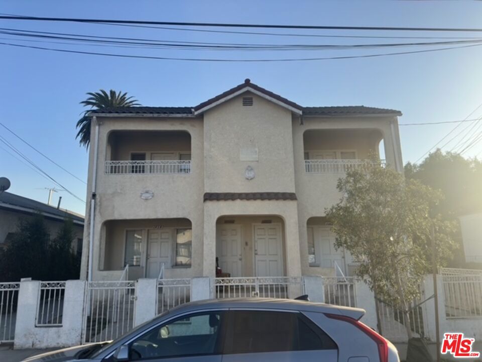 1452 W 35th Street Property Photo 1
