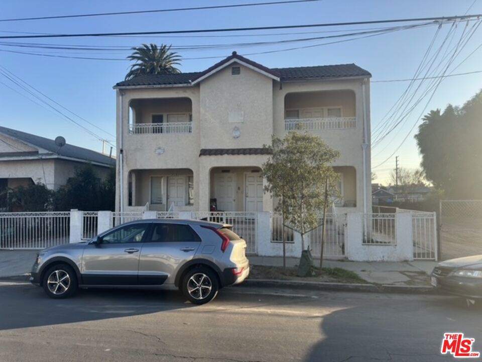 1452 W 35th Street Property Photo 3