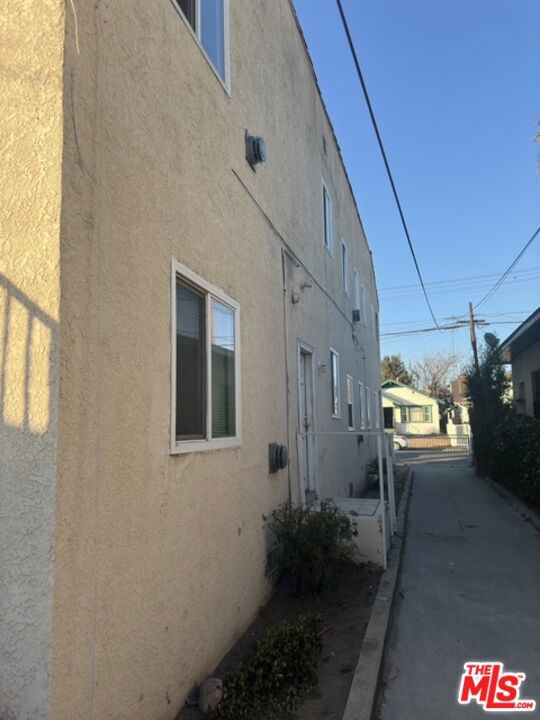 1452 W 35th Street Property Photo 5