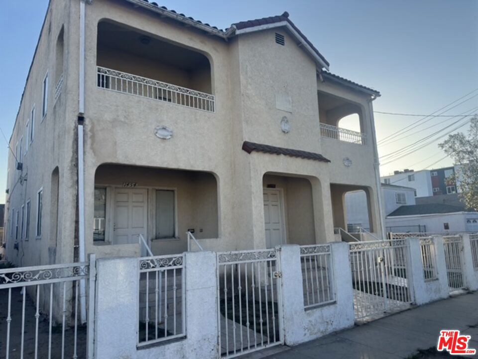1452 W 35th Street Property Photo 7