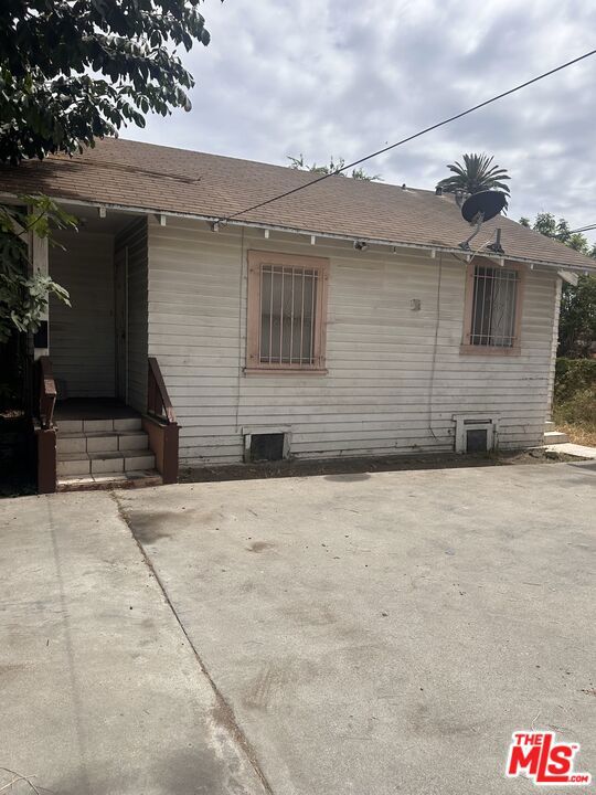 1452 W 35th Street Property Photo 8