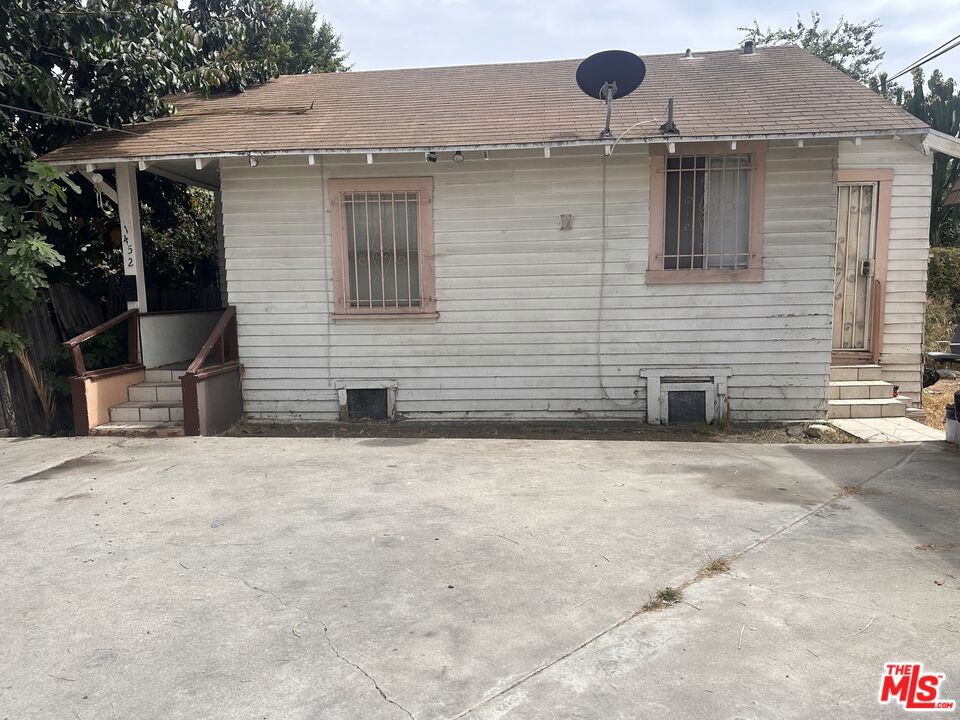1452 W 35th Street Property Photo 9