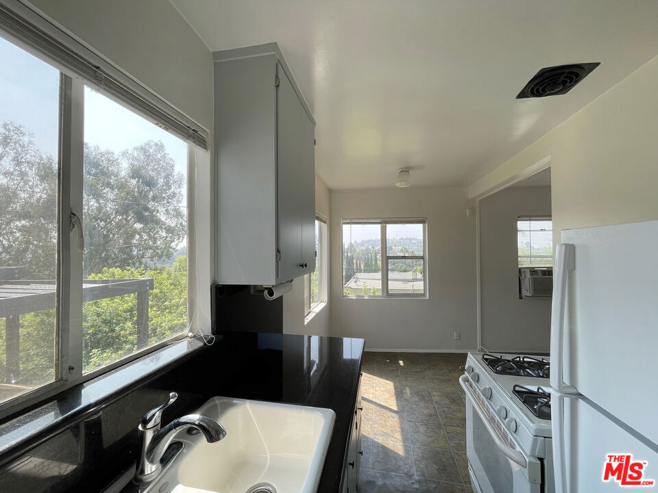 2986 Waverly Drive 4 Property Photo 3