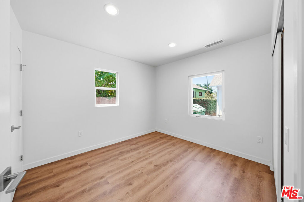 2896 W 14th Street Property Photo 48