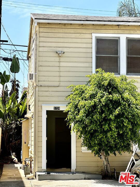 5724 La Mirada Avenue Property Photo 2