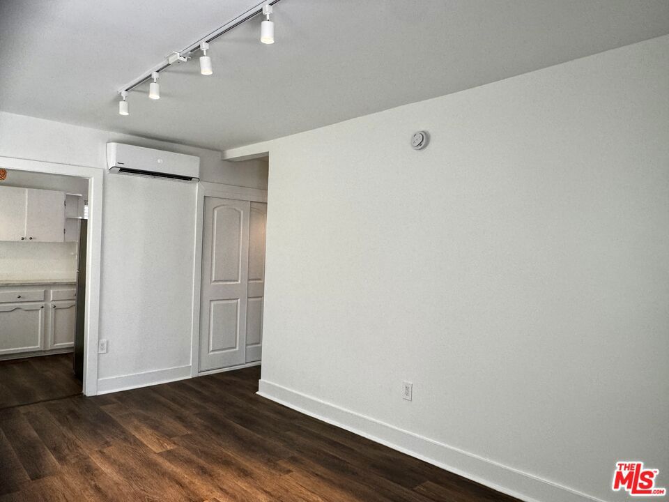 5724 La Mirada Avenue Property Photo 3