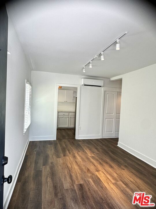 5724 La Mirada Avenue Property Photo 4