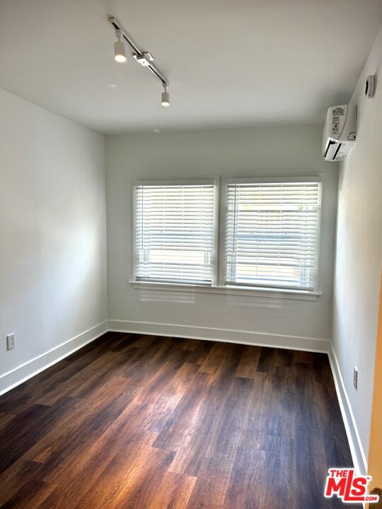 5724 La Mirada Avenue Property Photo 11