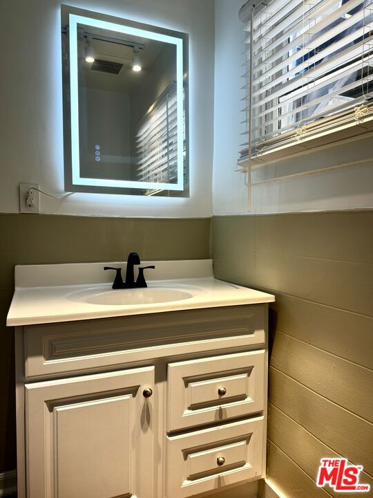 5724 La Mirada Avenue Property Photo 16